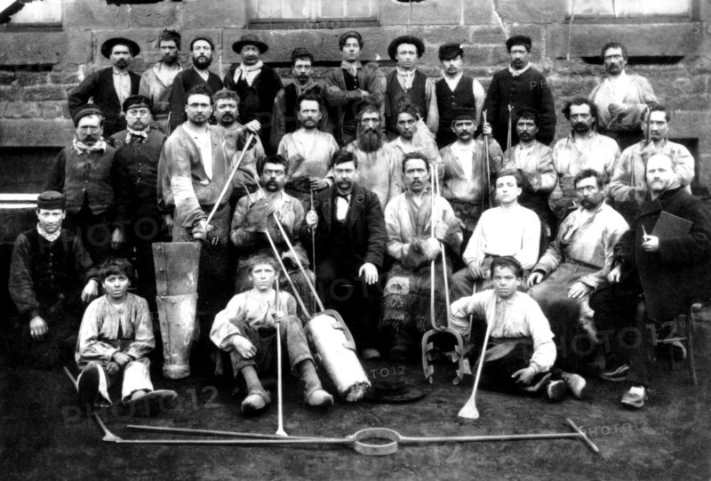 Workers of a heating-forge ; among them, childs