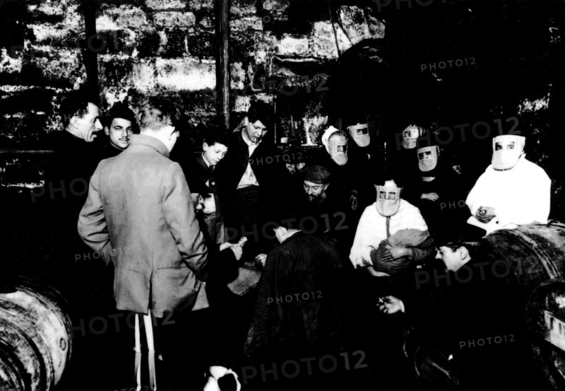 People waiting in a cave during an attack of German gotha bomb droppers, 1918