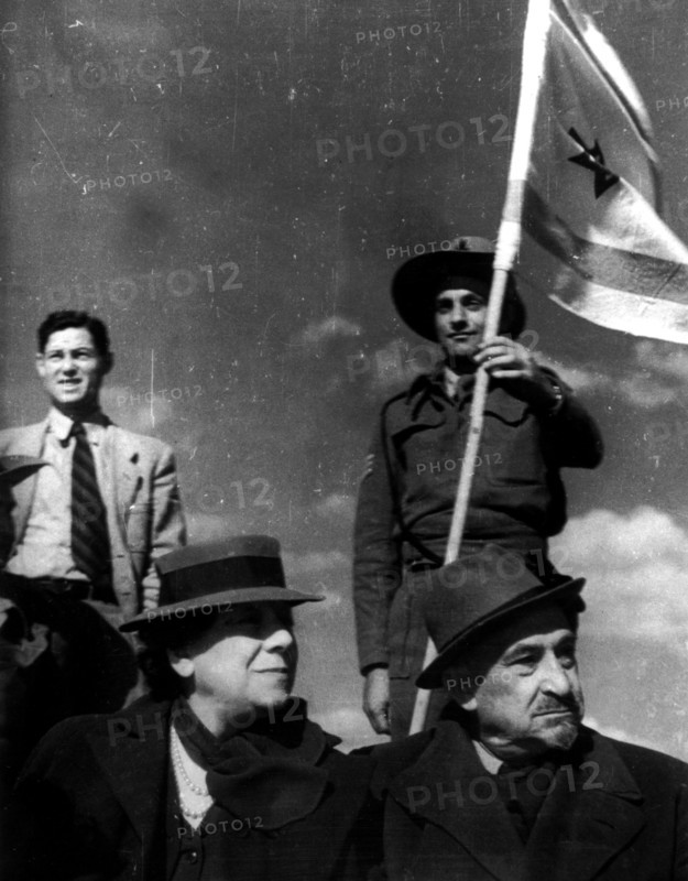 Weizmann et sa femme pendant un voyage en bateau sur le lac Kinnereth