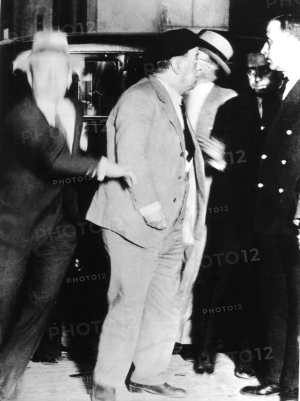 Arrest of General Sanjurgo, after the failure of the military coup (1932)