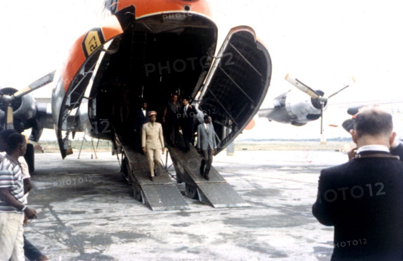 Ambassador Gullion's visit (U.N.). Mobutu, Joseph Bundle (Defence secretary) getting off the plane