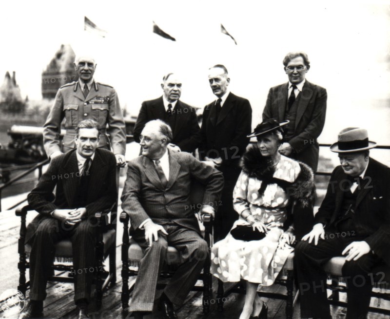 Conférence de Québec. Eden, Roosevelt, Mme Churchill (?) et Churchill