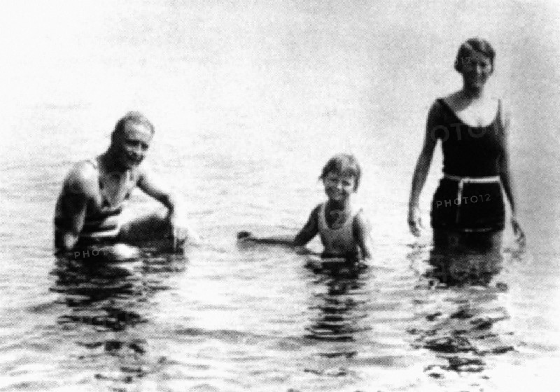 Scott Fitzgerald, Zelda and Scottie at Antibes