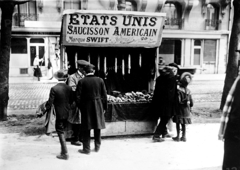 Foire au jambon à Paris : Stand pour la vente de saucisson américain