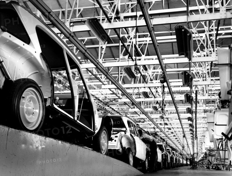 Assembly plant of the Ami 6 at the Citroen factory in Rennes-la-Janais
