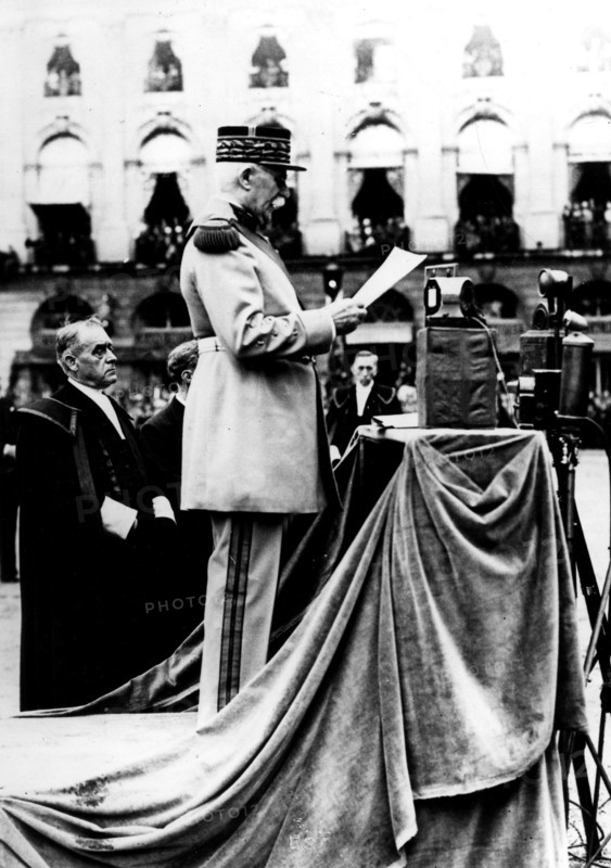A Nancy, le maréchal Pétain prononce un discours aux obsèques du maréchal Lyautey