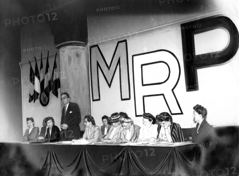 Maurice Schumann and the women from the MRP (France)