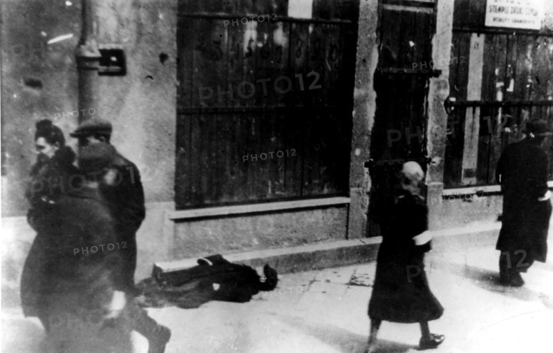 Ghetto de Varsovie. Mort de faim dans la rue