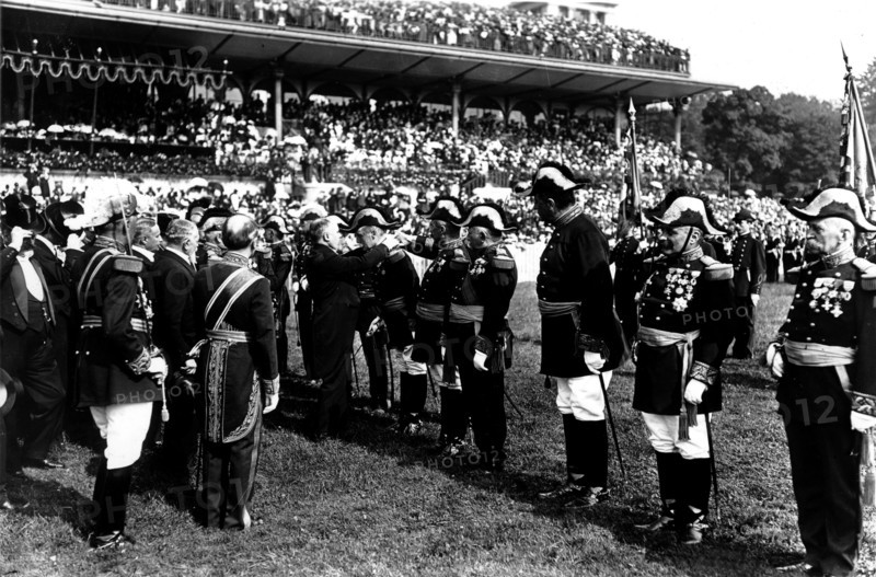Raymond Poincaré presenting decorations in Longchamps