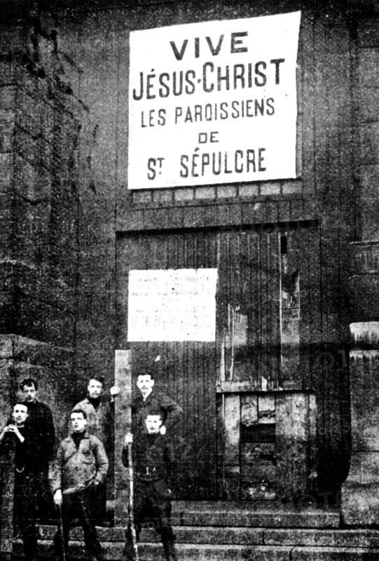 Separation of church and state in France: Forced doors of a church