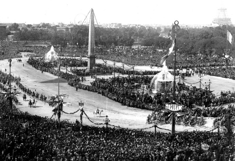 Le défilé de la victoire à Paris : Le maréchal Pétain sur la Place de la Concorde