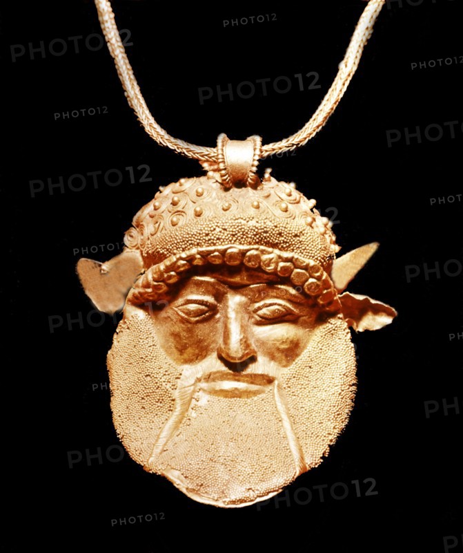 Golden Etruscan pendant representing Achelous