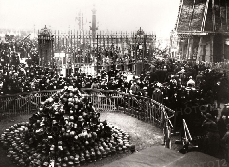 Casques allemands, place de la Concorde