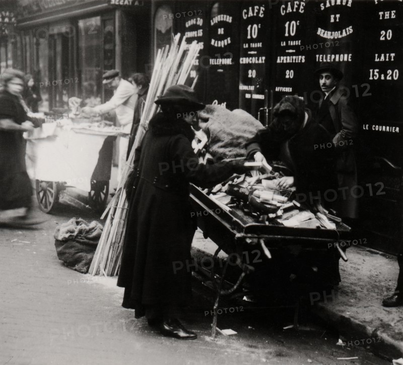 Vente de bois de chauffage dans la rue, 1917