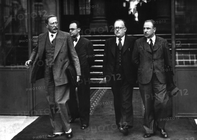 Léon Blum, Pierre Cot et Vincent Auriol leaving the Palais de l'Elysée, 1936