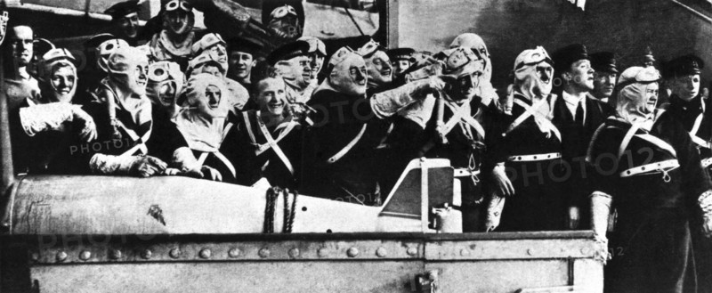 Harvick. Marins anglais assistant à la reddition de la flotte allemande (novembre 1918)