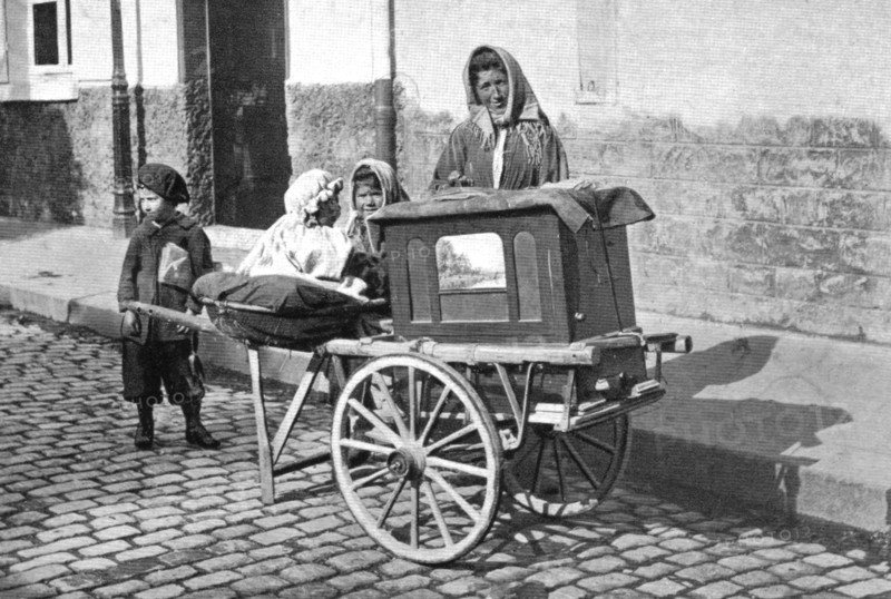 Joueuse d'orgue de Barbarie