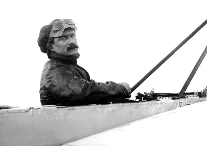 Jules Védrine, French aviator specialized in aerobatics