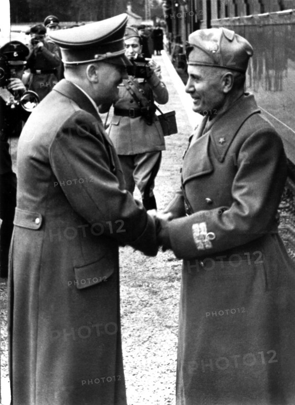 1943, Berlin. At the station, Hitler says goddbye to Mussolini