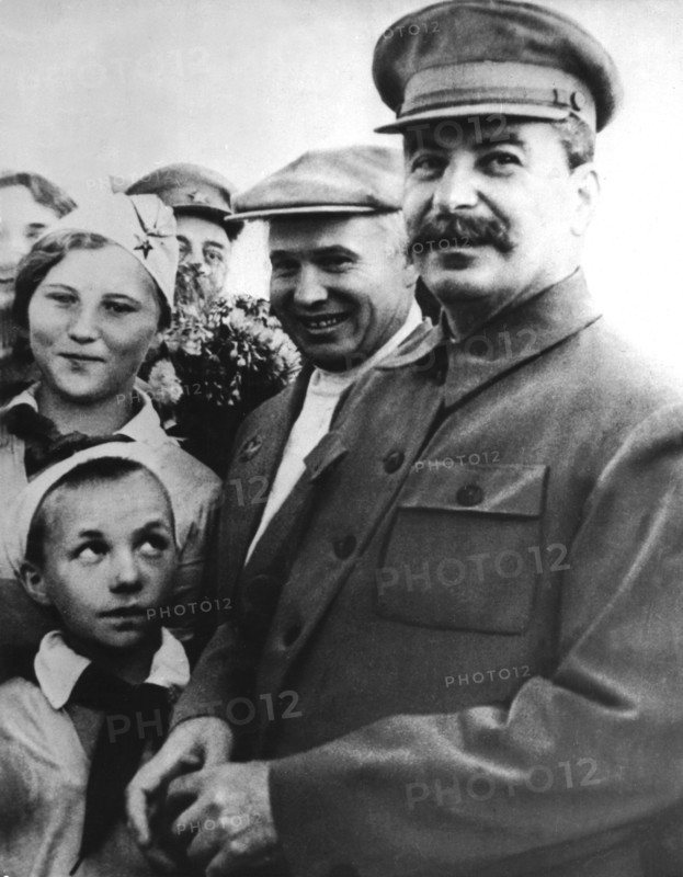 Khrouchtchev et Staline lors d'une cérémonie officielle, 1937