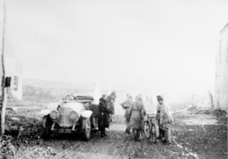 Automobiles des parlementaires allemands envoyées pour demander l'armisitice en 1918