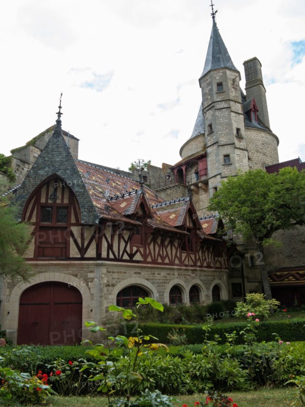 Chateau de La Rochepot (castle)
