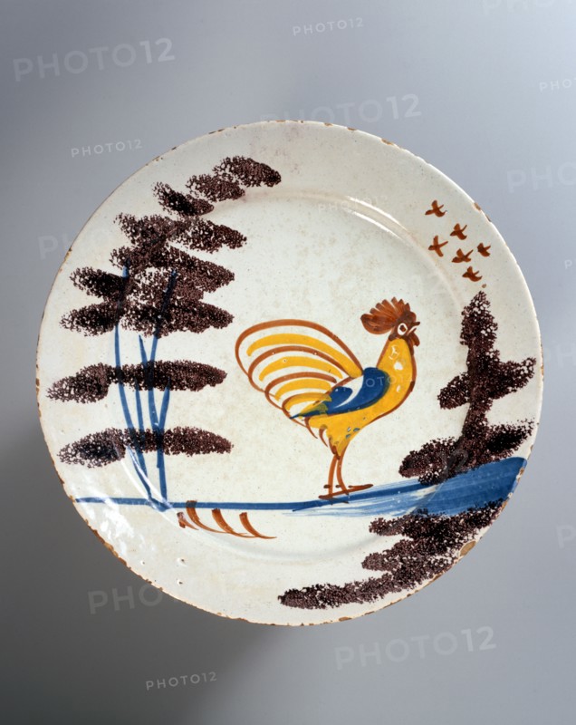 Assiette décorée d'un coq
