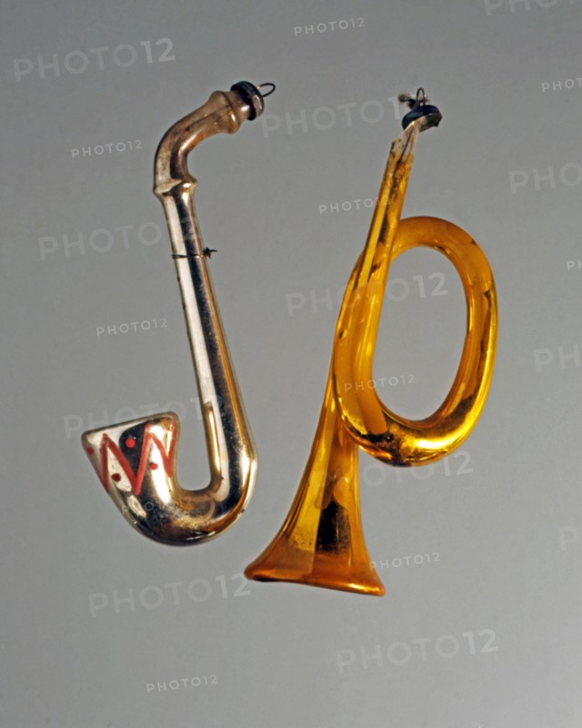 Boules de Noël en forme de saxophone et trompette