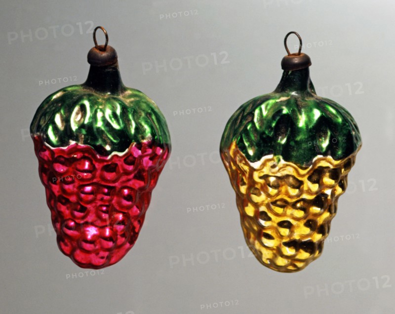Boules de Noël : Deux pommes de pin ou framboises décorées