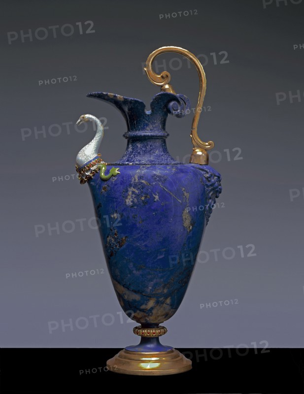Lapis-lazuli vase