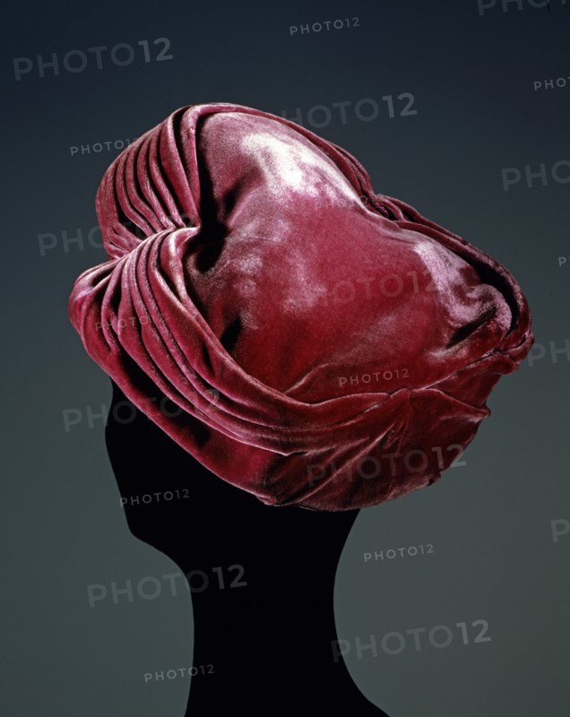 Trefoil-shaped purple silk velvet toque