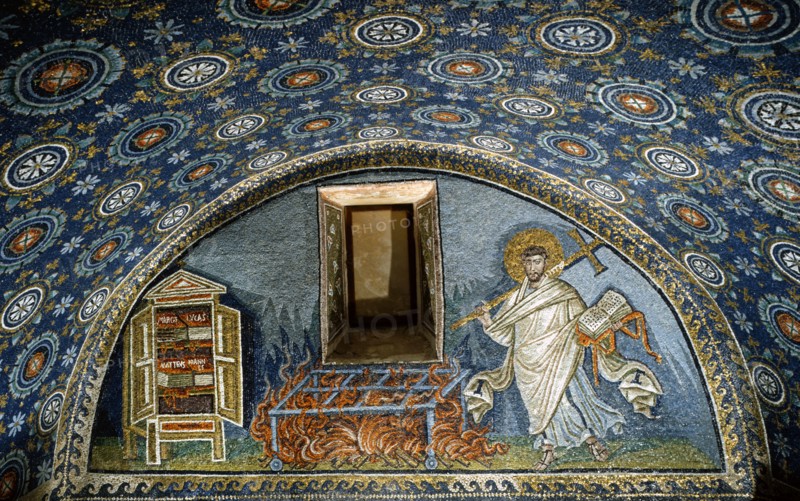 Mausoleum of Galla Placidia in Ravenna : lunette of the martyrdom of St Lawrence