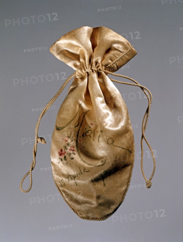 Small bag in the shape of a purse