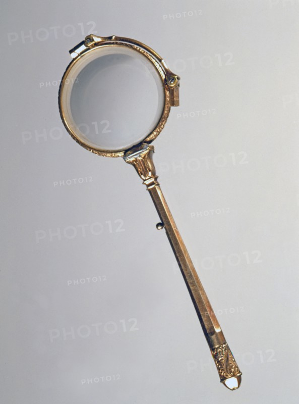 Closed Lorgnette