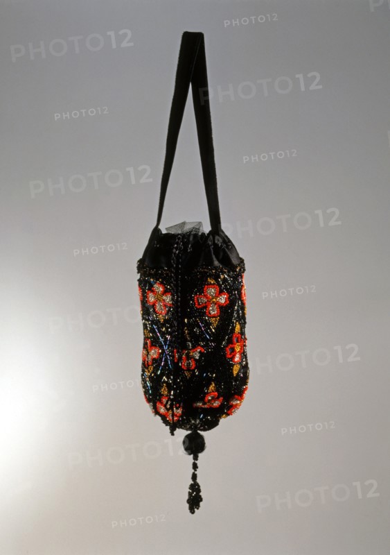 Handbag in the shape of a purse