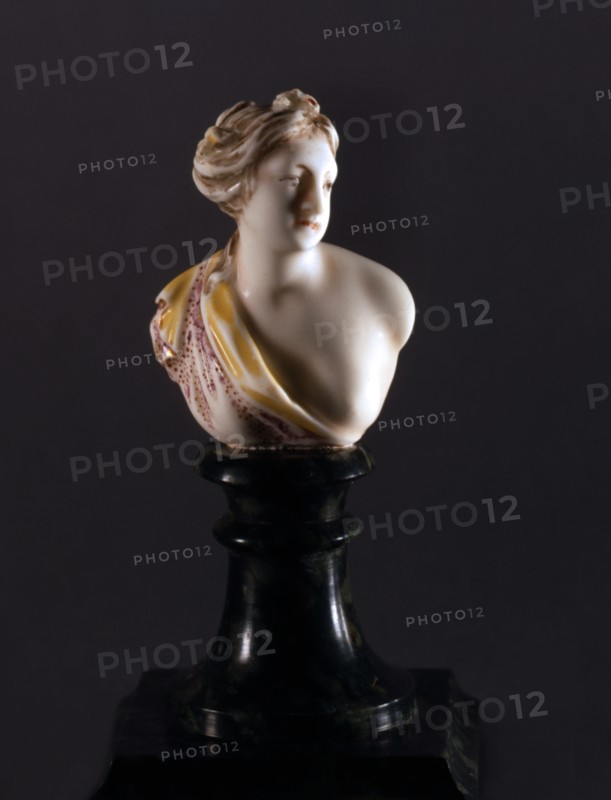 Bust of a woman on foot
