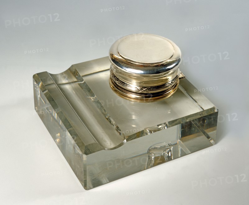 Encrier en cristal et argent.