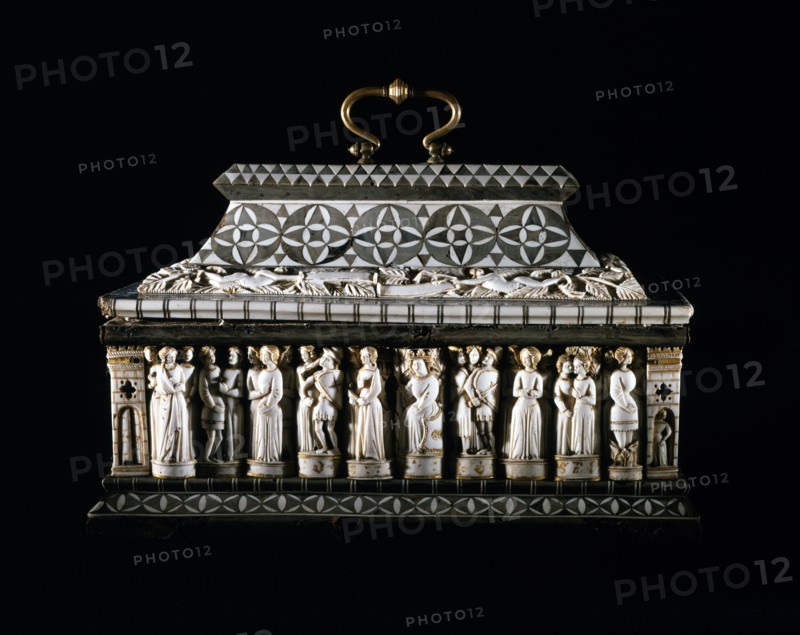 Box in carved bone and decorated wood