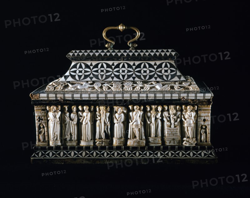Box in carved bone and decorated wood
