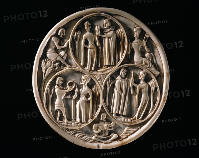Mirror valve with courteous love scenes