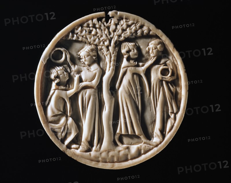 Mirror valve with courteous love scenes