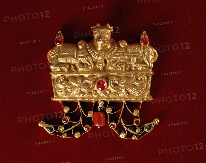 Pectoral asiatique en or
