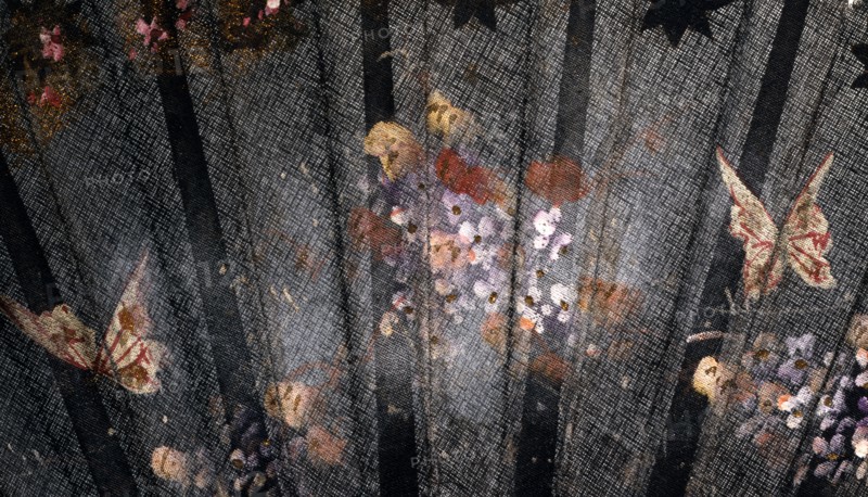 Eventail de soirée décoré de papillons et fleurs peints sur tissu