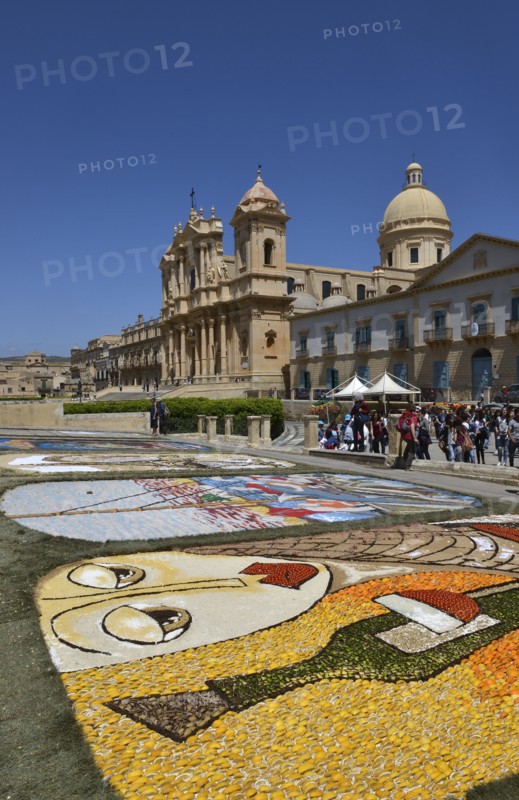 Fête populaire de "L'Infiorata", le 12 mai à Noto (Sicile)