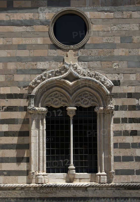Cathédrale de Messine, détail d'une baie située sur le côté droit