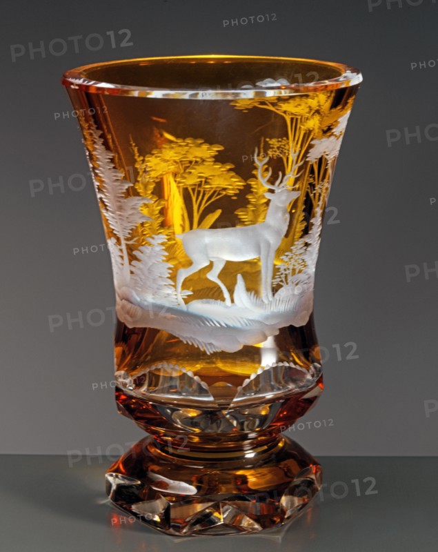 Verre en cristal de Bohême jaune, à décor de chasse