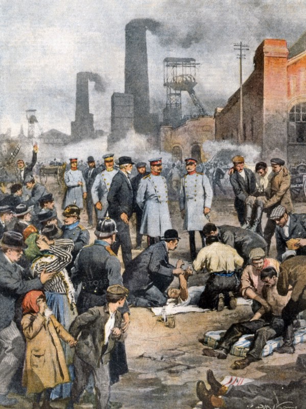 120 mineurs tués par le feu dans une mine de Westphalie, l'empereur Guillaume II assiste au sauvetage des mineurs asphyxiés (1912)