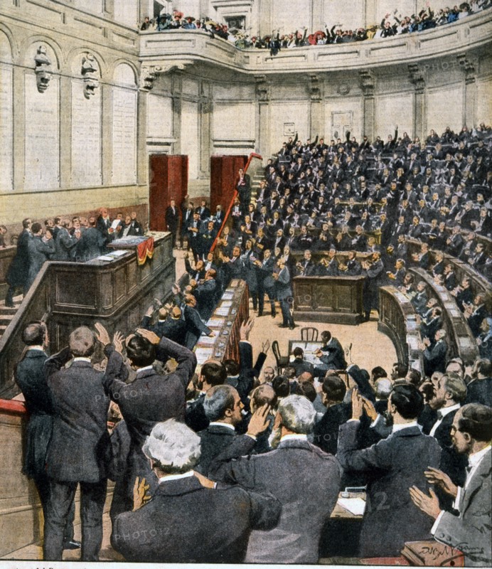 Réouverture du Parlement italien lors de la séance du 22 février 1912 : 472 députés acclament l'armée, et la conquête de la Libye (1912)