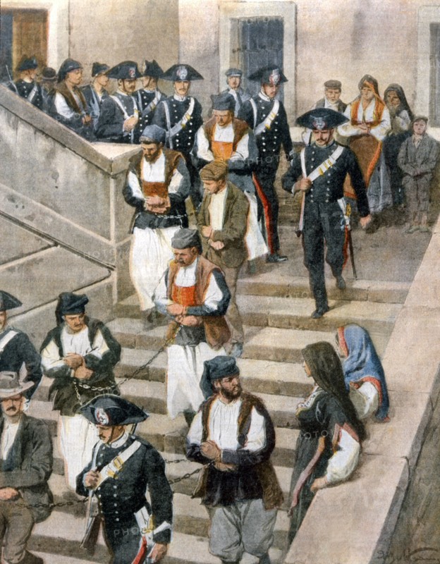 Banditisme en Sardaigne. La dernière bande capturée à Desulo, sort des Assises de Cagliari (1913)