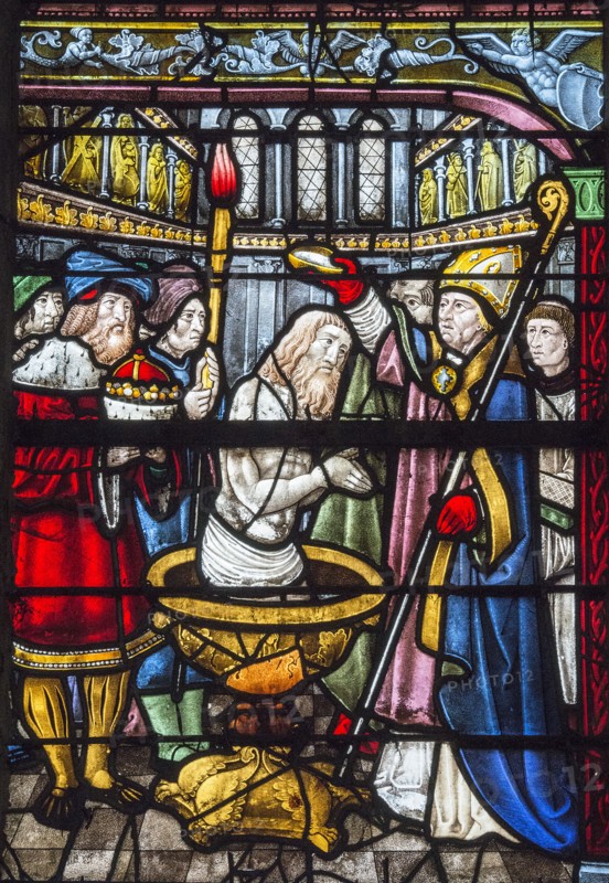 Vitrail du Triomphe de la Croix : le Baptême de Constantin